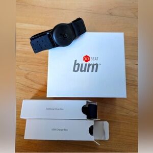 New Orangetheory HRM.  in box. both straps and charger. 🧡